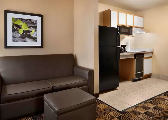 Hawthorn Extended Stay By Wyndham Milwaukee Airport